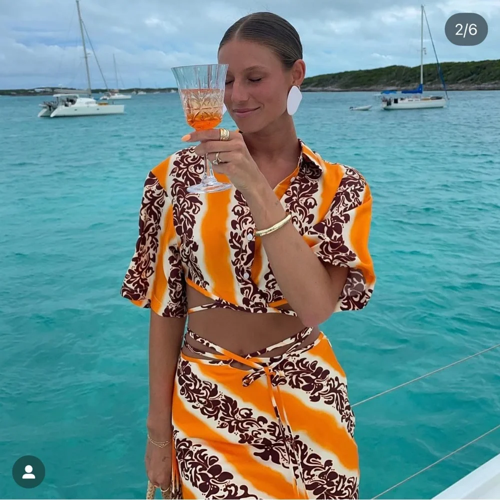 Set - Picture 2 of 4